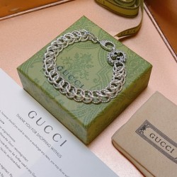 There is a cool and sharp bracelet 2023SS GUCCI Gucci